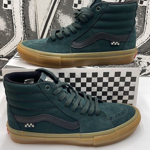 Vans WMNS Skate Sk8-Hi
Green/Gum
VN0A2Z3317P
Sneakers - Picture 9 of 16